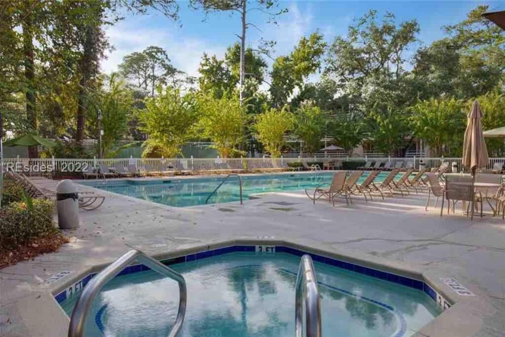 Cute 2 Bedroom, 2 Bath Condo At Folly Field Beach Hilton Head Island Exteriér fotografie