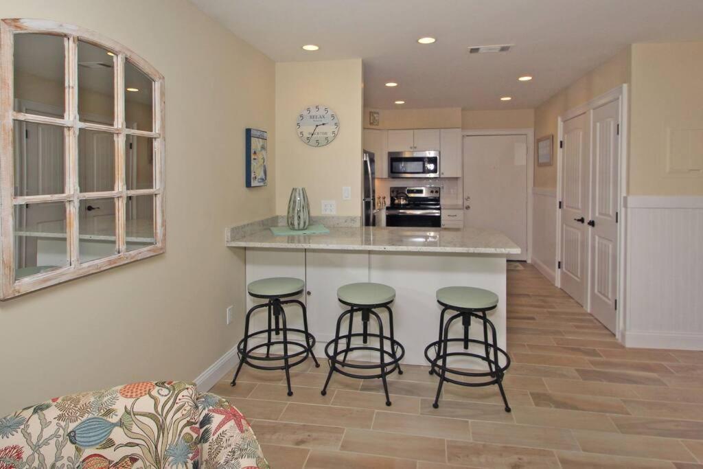 Cute 2 Bedroom, 2 Bath Condo At Folly Field Beach Hilton Head Island Exteriér fotografie